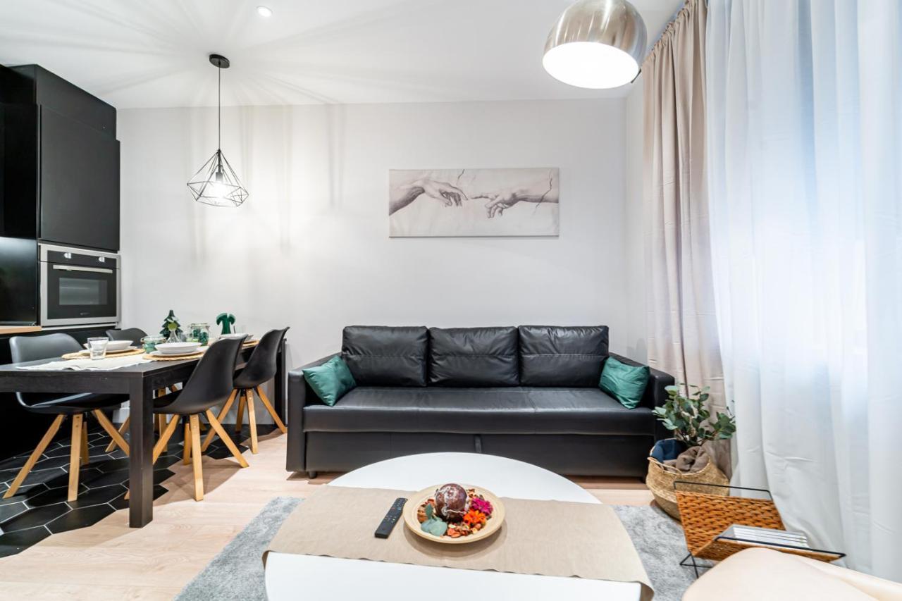 Edsam Madrid Apartments Black Eksteriør billede