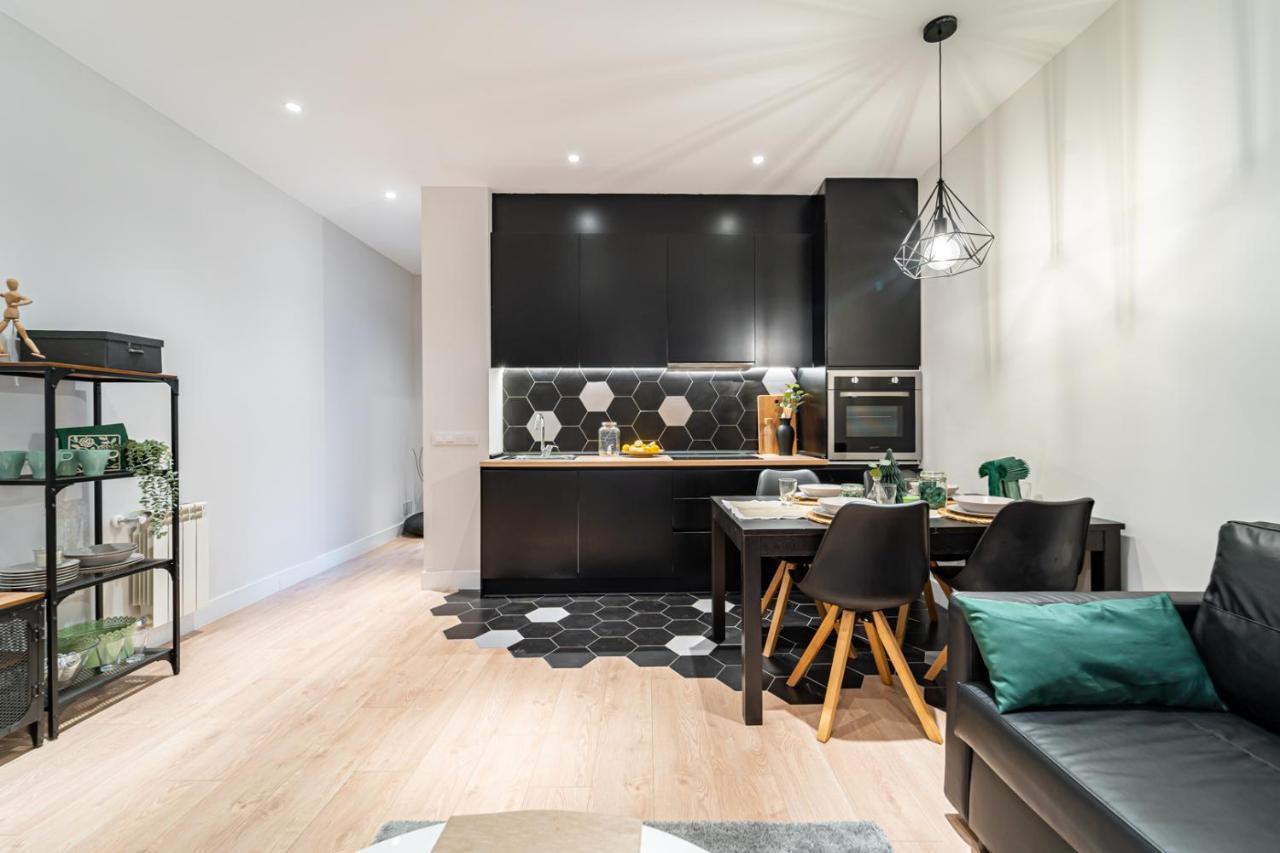 Edsam Madrid Apartments Black Eksteriør billede