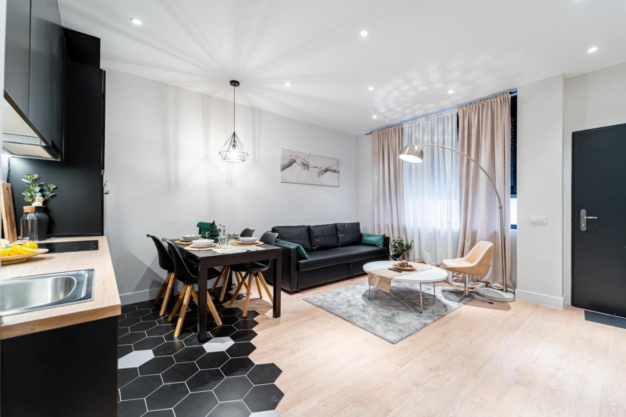 Edsam Madrid Apartments Black Eksteriør billede