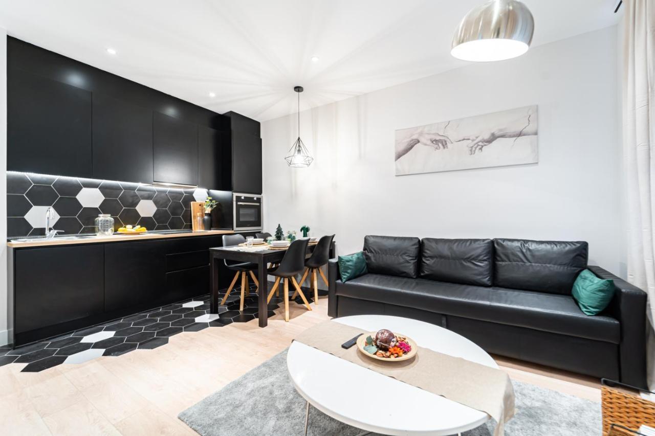 Edsam Madrid Apartments Black Eksteriør billede